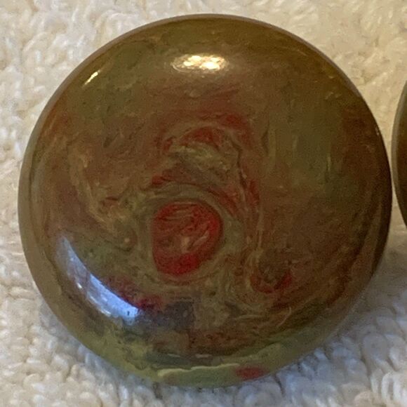 Vintage Bakelite Button Clip On Earrings 1" Marbled Brown Green Red Swirl Tested - Picture 2 of 8